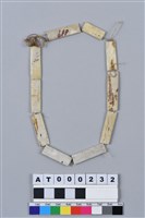 藏品(女子貝片頸飾)的圖片